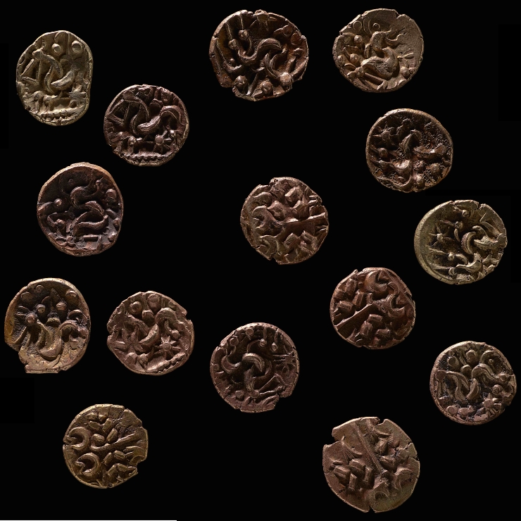Tři detektoristé objevili vzácný poklad keltských zlatých statérů – prvních ve Walesu